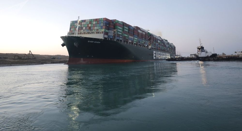 苏伊士运河管理局局长被建议锯掉搁浅货轮的船首