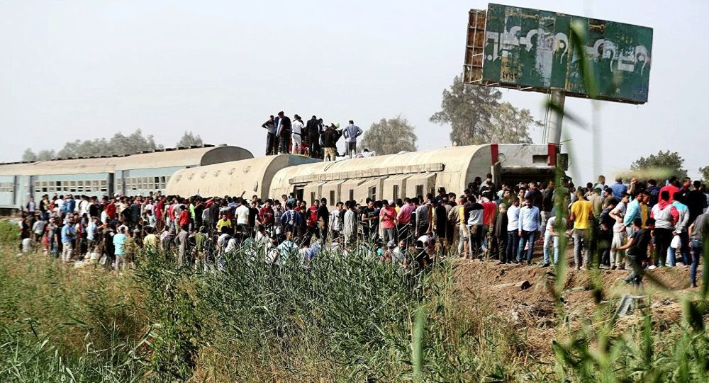 埃及列车脱轨事故造成11人死亡