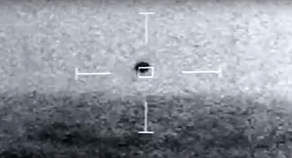 视频捕捉到在海军眼前坠入大海的神秘不明飞行物
