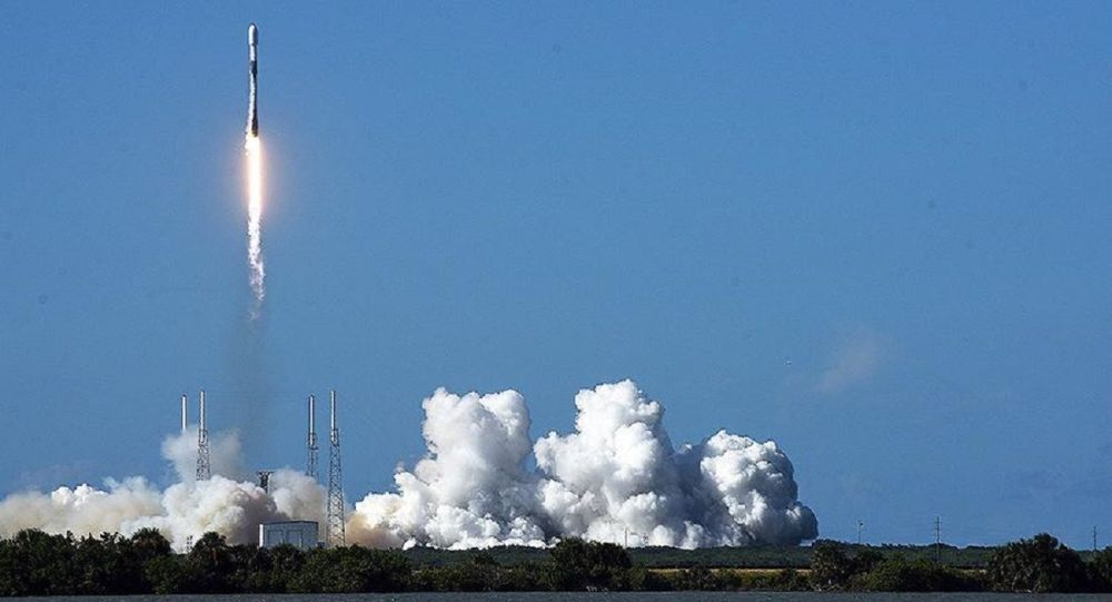 美SpaceX公司发射“猎鹰9号”火箭并将51颗“星链”卫星送入轨道