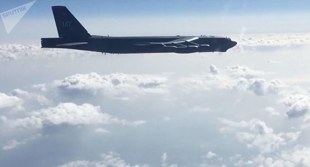 俄战斗机升空在太平洋海域拦截美军战略轰炸机