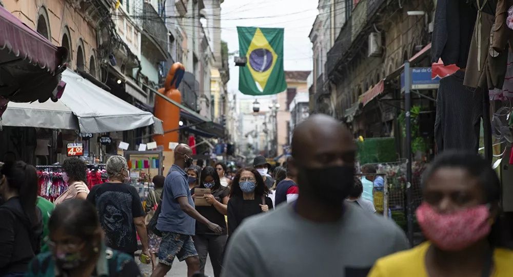 巴卫生部:巴西单日新增新冠病毒感染病例56万例