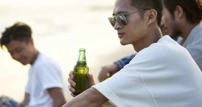 俄医生警告患新冠肺炎时饮酒的危害 穆拉什科称<a href=