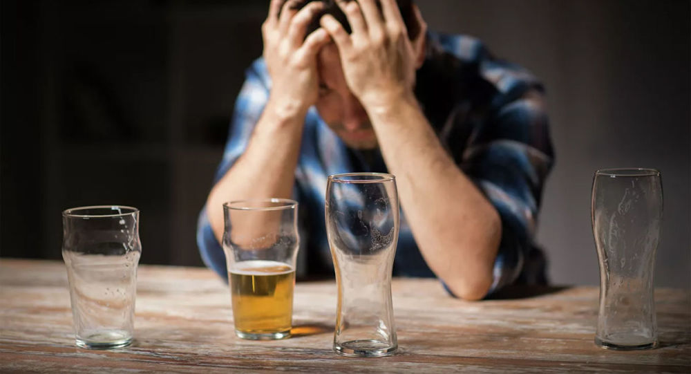 微博用户评论同桌饮酒者需承担法律责任：“不是酒桌文化，是酒桌霸凌”