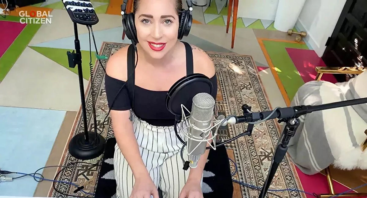 Lady Gaga在8小时的线上慈善音乐会上 Lady Gaga在8小时的线上慈善音乐会上