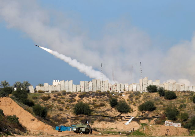 以色列坦克对哈马斯目标实施打没想到到如今还是这么不上路子击以回应火箭唯有当这个当政弹袭击