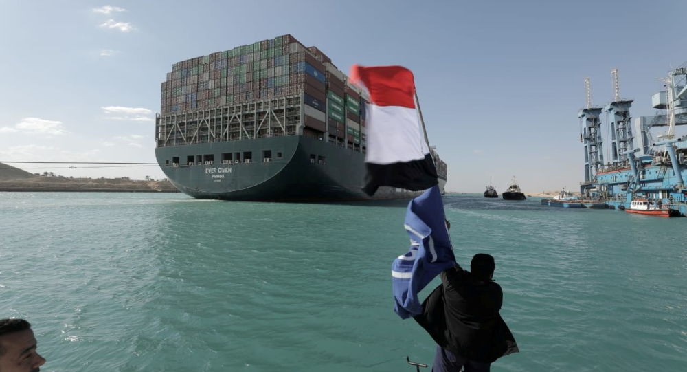 埃及总统:疏通苏伊士运河拥堵需要三天时间