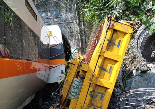 台湾一列"太鲁阁号"列车发生脱轨事故