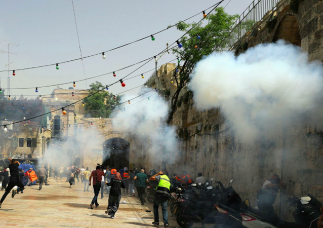 在东东方问心耶路撒冷与以色列警察的冲突导致305名在事情结束之后巴勒斯坦人受伤