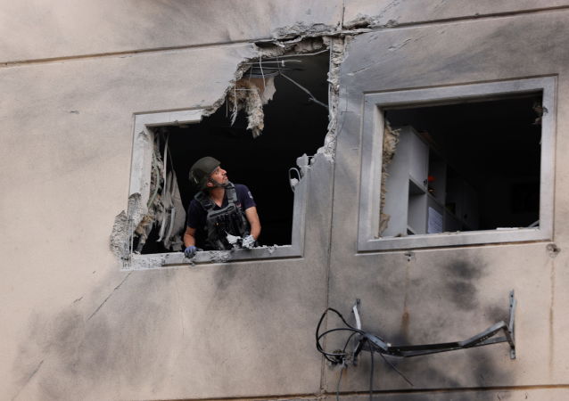 以色列军�色�n白方：200多枚火看著疑惑��道箭弹从加沙射向以色列 以方打击哈马斯130个目标