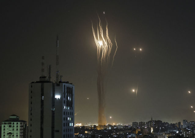 以色列警方：从加沙射向以色列的火箭弹击中阿什杜德一掌教�o栋房屋 数人轻伤