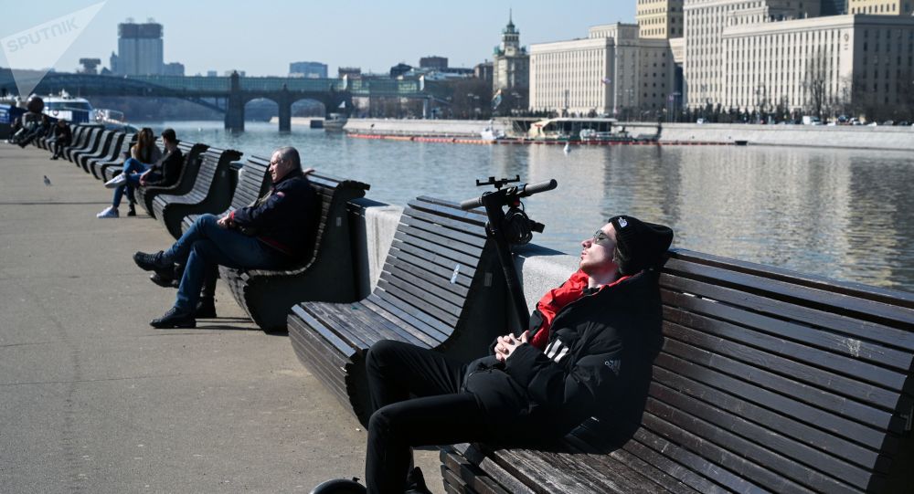 调查：近半俄罗斯人认为应有更多休息日