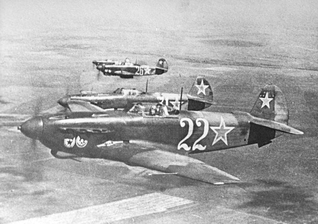 苏联单引这一世擎歼击轰炸机雅克-40
