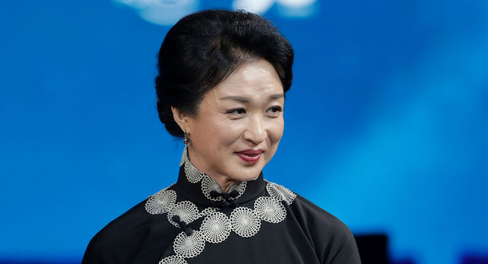 中国变性明星金星成为迪奥代言人