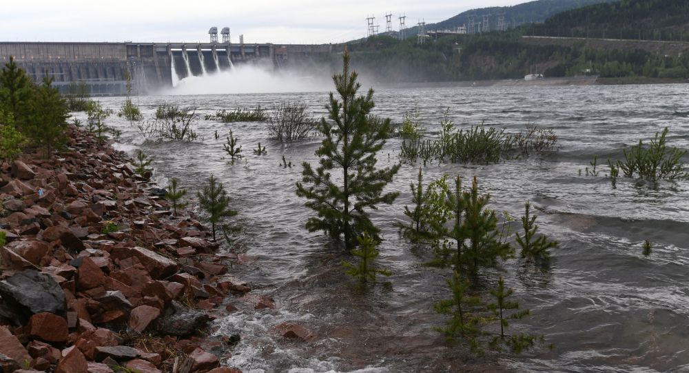 俄伊尔库茨克水电站每秒排水量降低300立方米