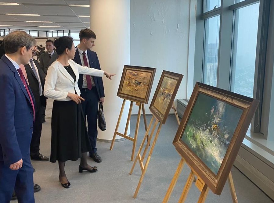 俄罗斯功勋画家伊万∙达尼洛夫作品展在哈尔滨开幕 俄罗斯功勋画家伊万∙达尼洛夫作品展在哈尔滨开幕