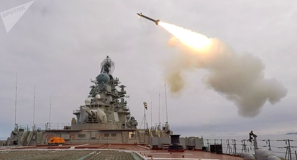 俄舰艇在太平洋进行导弹射击演习