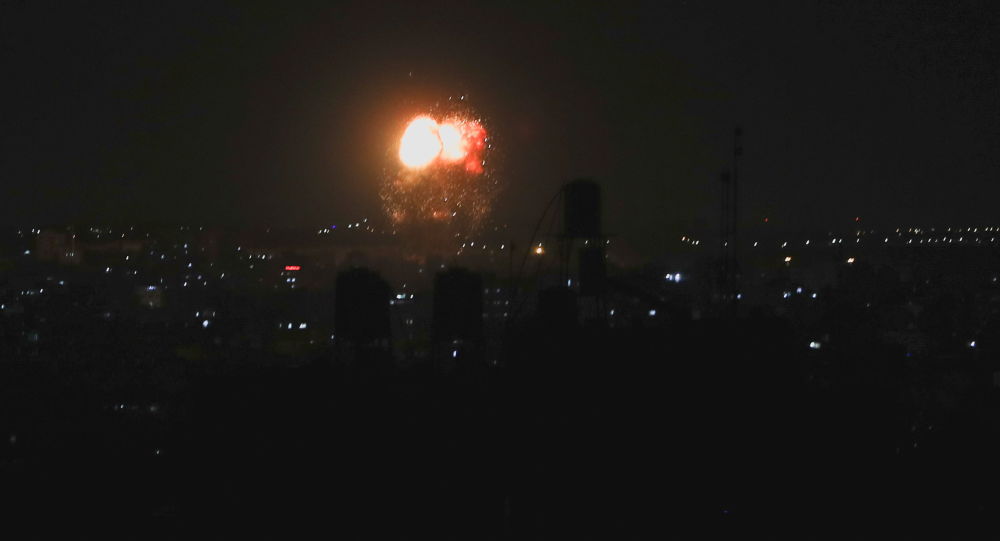 以色列军方打击哈马斯设施以回应从加沙地带发射的火箭弹
