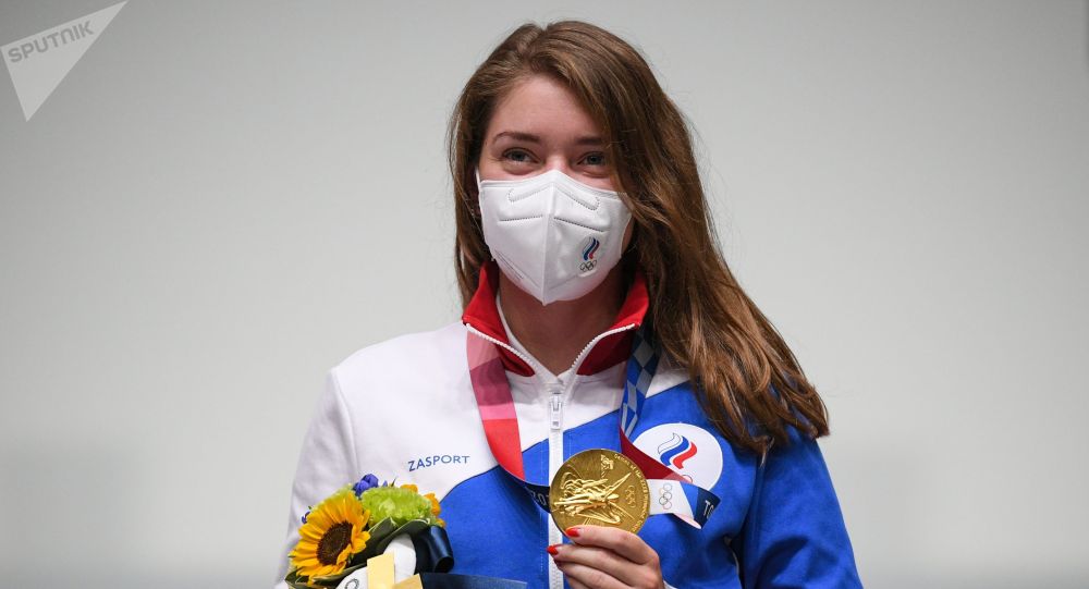 射击运动员巴察拉什金娜为俄罗斯夺得东京奥运会首枚金牌