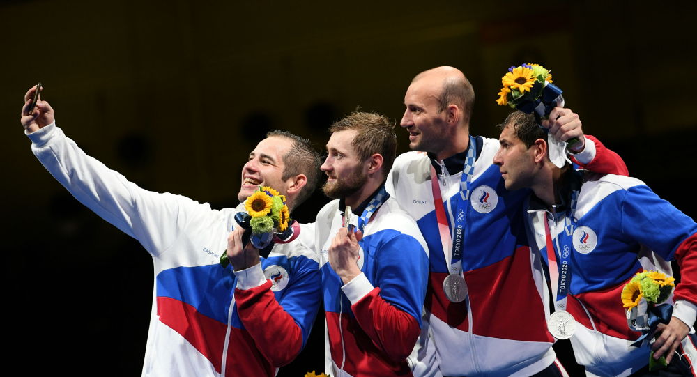 俄罗斯重剑选手获东京奥运会男团银牌