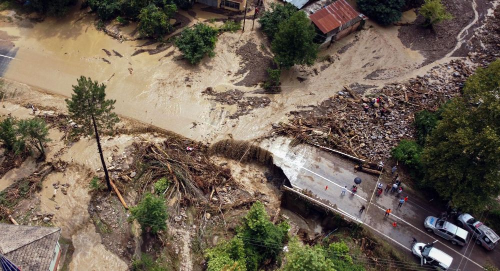 土耳其北部洪水和泥石流造成13人受伤