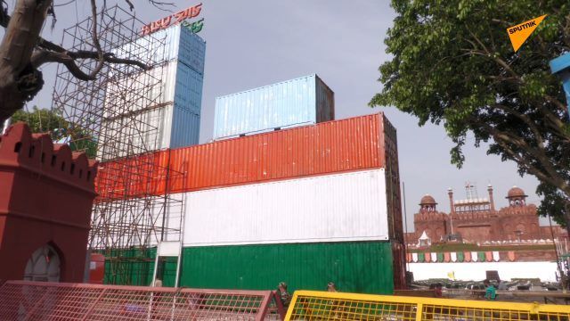 印度总理莫迪官邸旁建起的集装箱墙