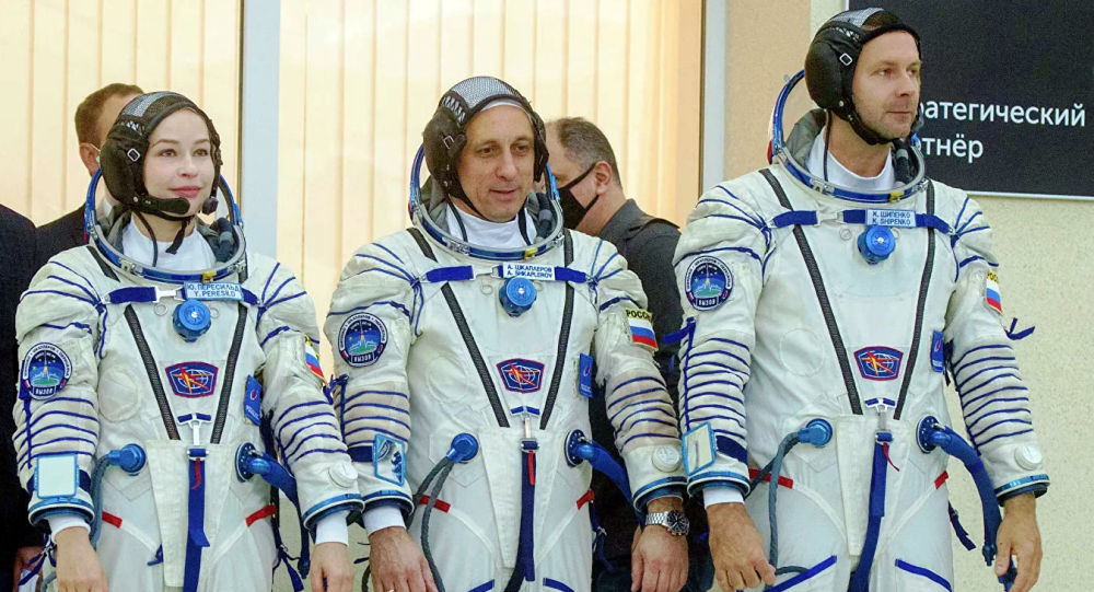 俄航天集团：俄导演和女演员抵达拜科努尔发射场 准备飞往国际空间站