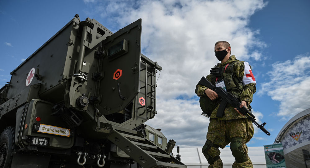俄军首次派出新型装甲救护车参加大型军演