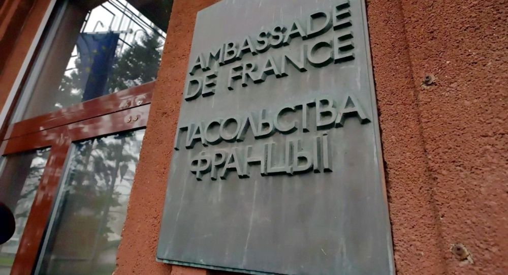 法国驻白俄大使拉科斯特称他未递交国书是因为巴黎不承认2020年白俄总统选举