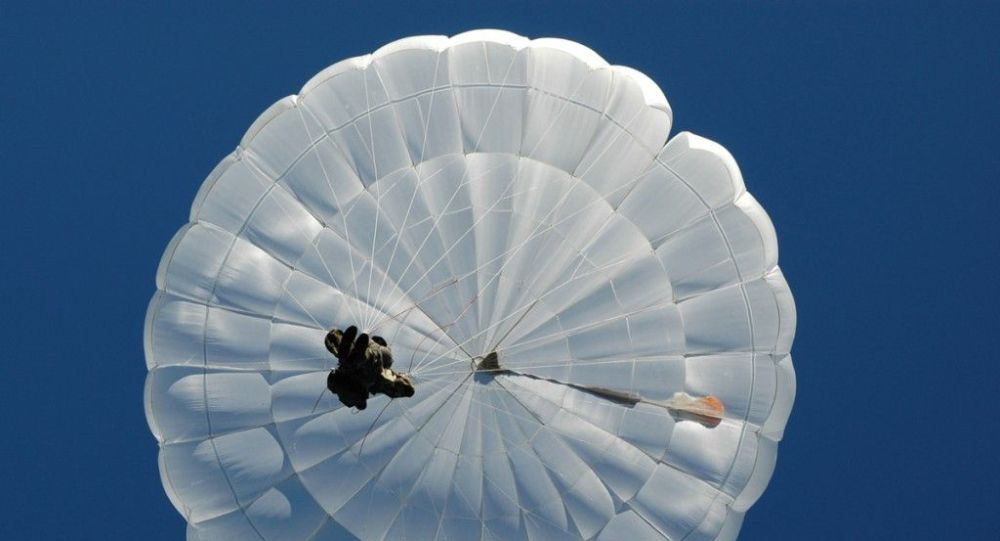 俄罗斯计划对外出口新型降落伞 其极限跳伞高度更低
