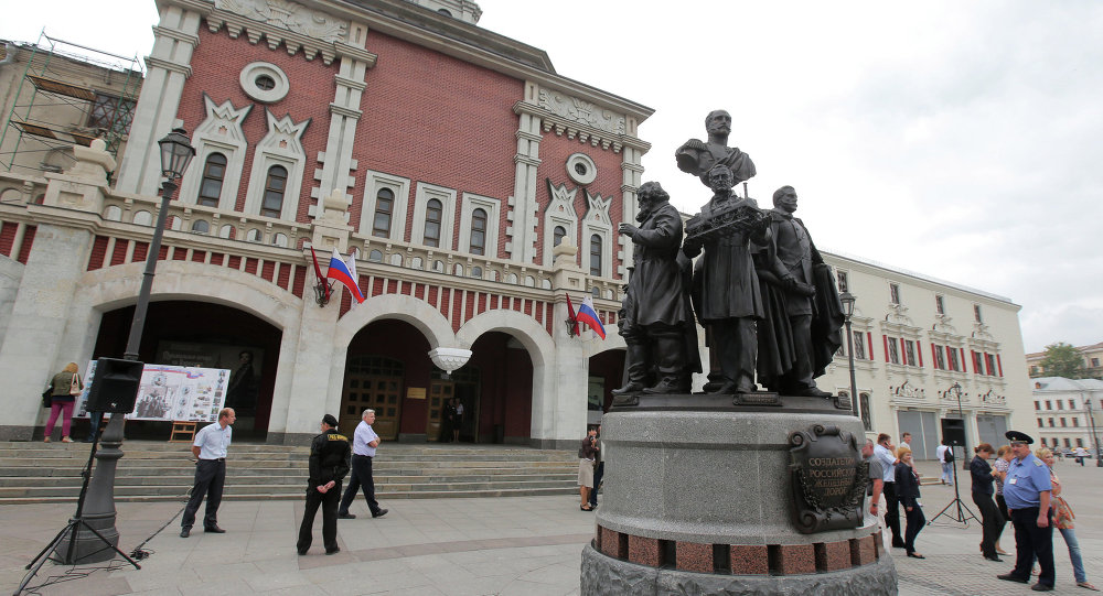 第一列莫斯科-贝加尔港旅游列车从喀山火车站出发
