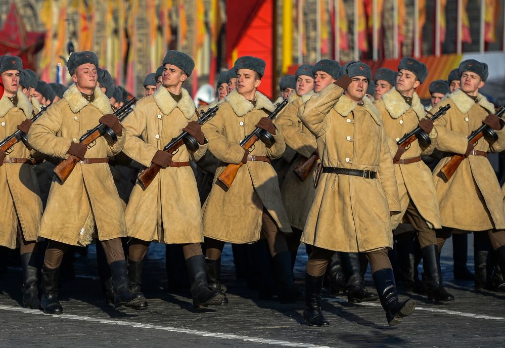 纪念1941年红场大阅兵的阅兵式在莫斯科举行