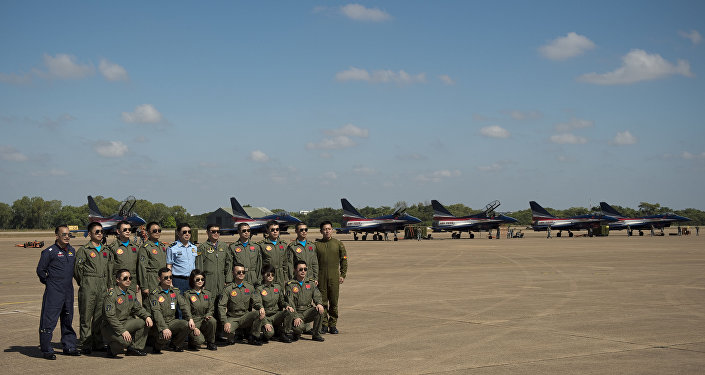 两国为纪念建交40周年,在泰国呵叻省的北冲空军基地举行联合军演.
