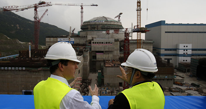 英国财政大臣乔治·奥斯本（左）2013年参观广东台山核电站