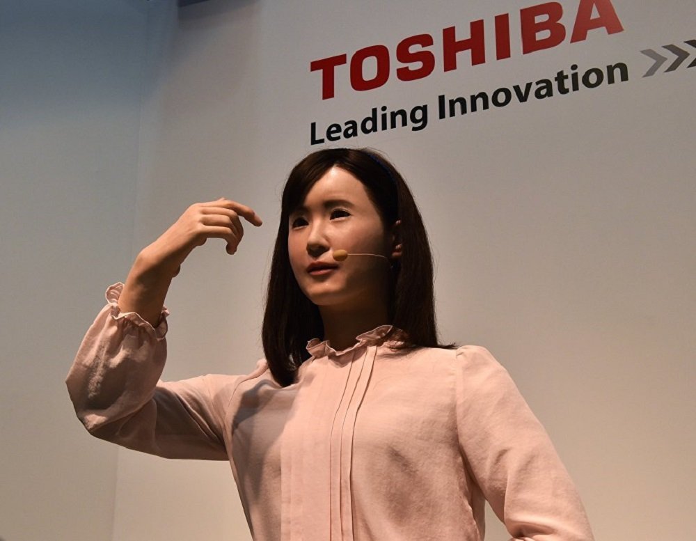 東芝公司研製的仿人機器人aiko chichira乍看和真人沒什麼區別,機器人