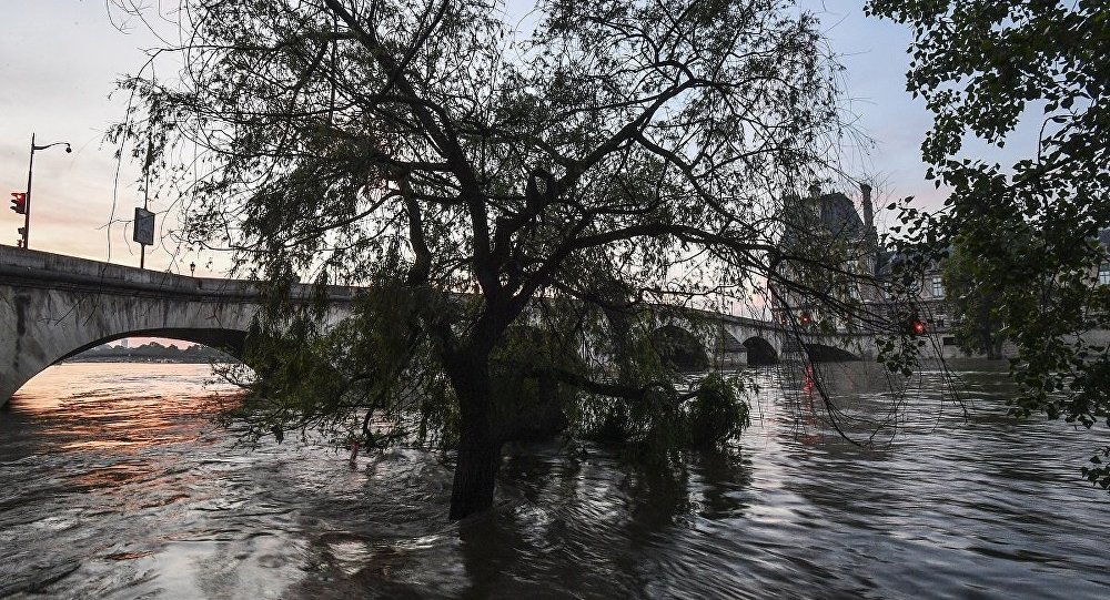 媒体：法国南部天气恶劣导致7人死亡