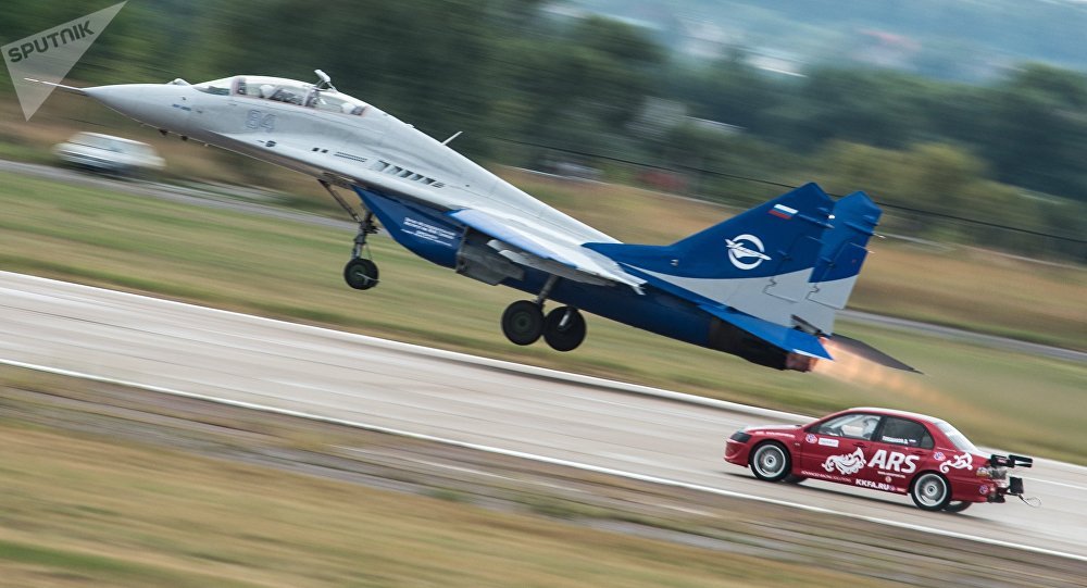 飞机vs汽车:莫斯科航展上赛车将与飞机竞速