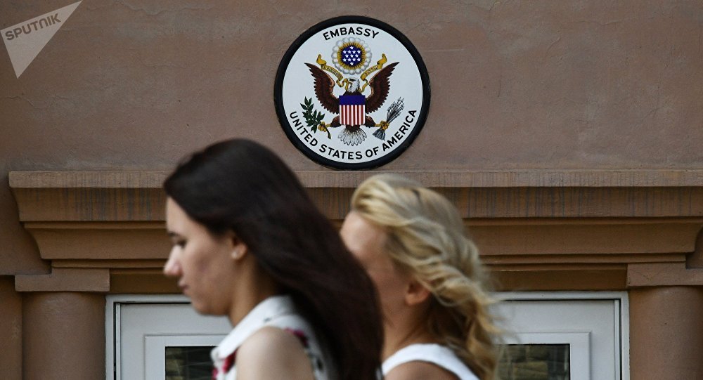 俄建议美国取消最近几年对外交人员工作采取的所有限制措施