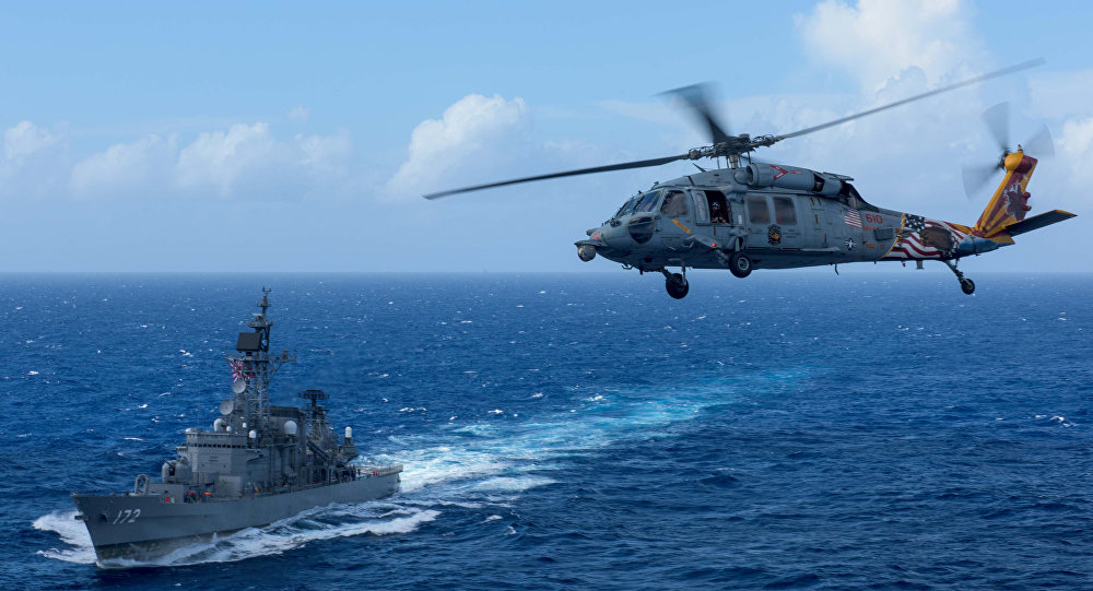 美太平洋舰队：美国海军一架直升机在加州圣迭戈海岸附近坠入水中