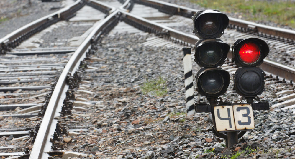 俄铝几内亚下属企业两货运列车相撞造成8人受伤