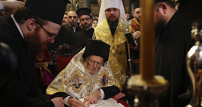 君士坦丁堡普世牧首巴塞洛缪一世向乌克兰转交有关承认"新教会"独立的