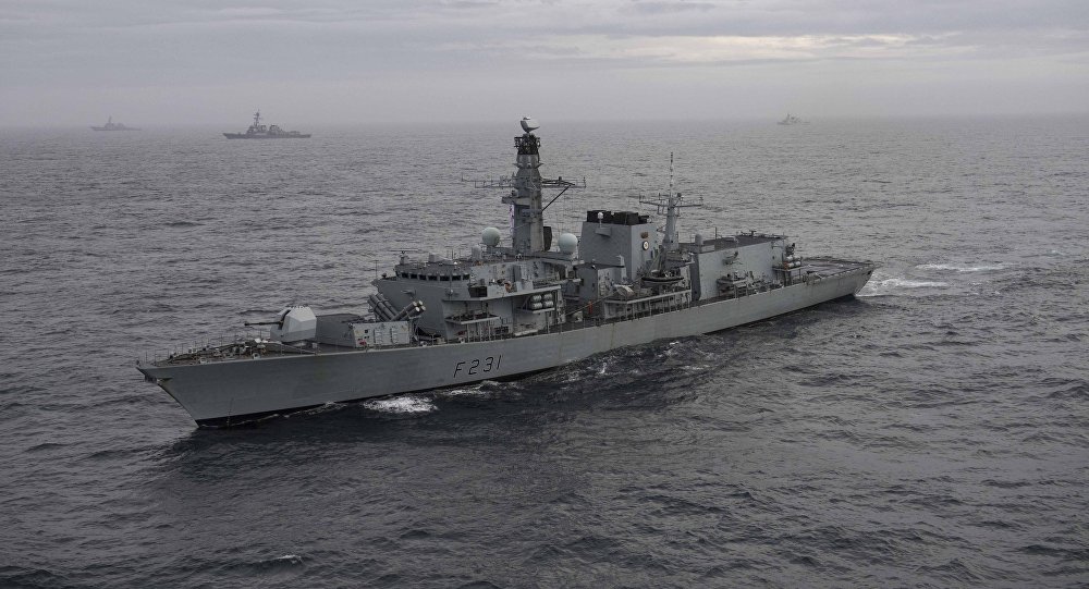 英国舰艇在东海追踪违反制裁朝鲜规定的船只