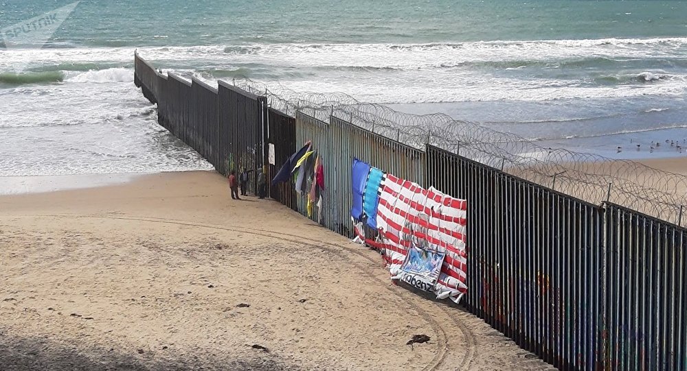 美国工会：美墨边境墙应继续修建