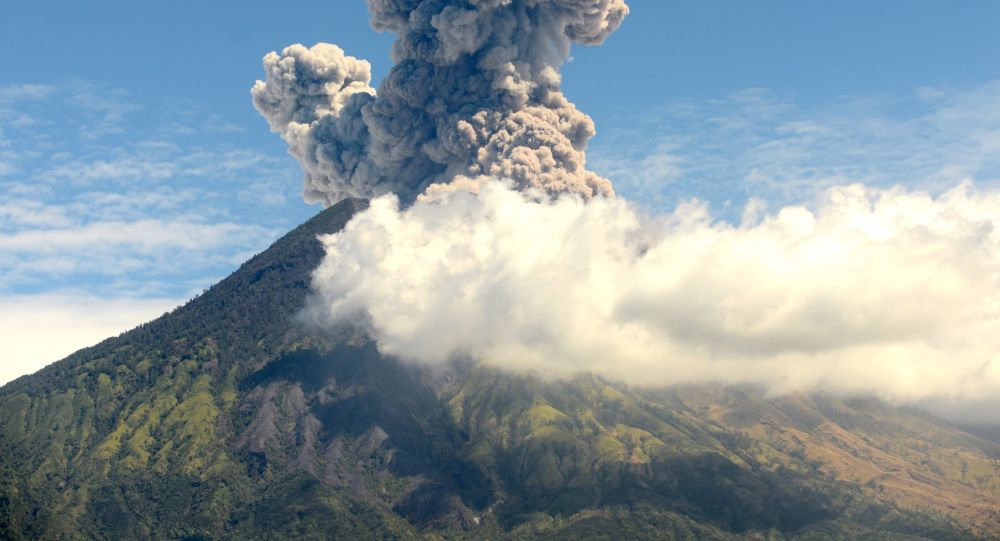 厄瓜多尔83万公顷农田被火山灰覆盖