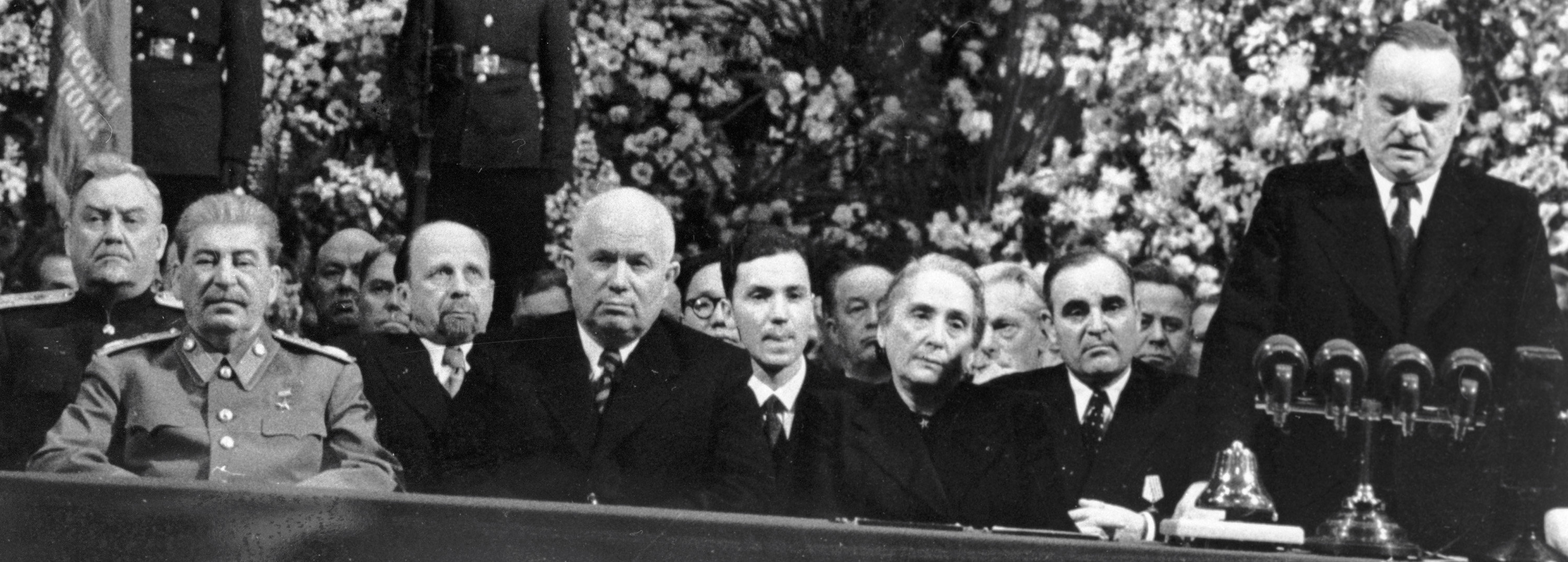 苏联莫斯科大剧院于1949年12月21日约瑟夫·维萨里奥诺维奇·斯大林70岁生日之际举行的庆祝大会 苏联莫斯科大剧院于1949年12月21日约瑟夫·维萨里奥诺维奇·斯大林70岁生日之际举行的庆祝大会
