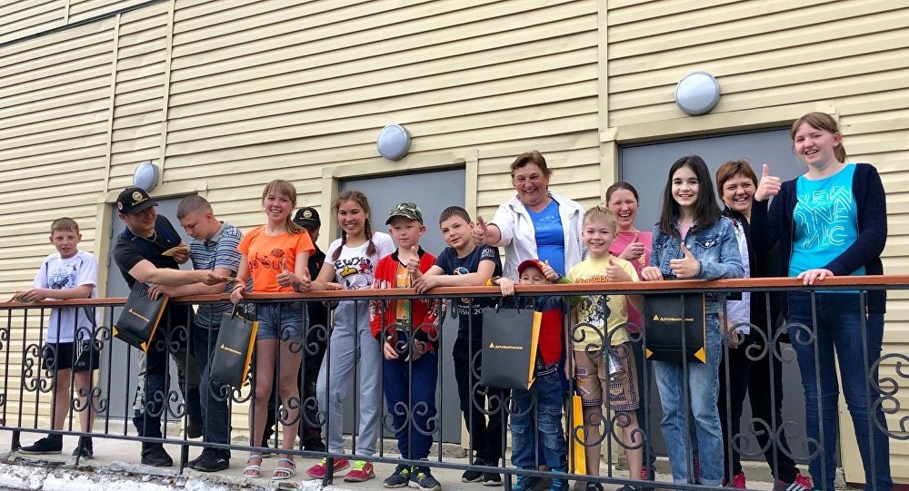 魔术师来了:孤儿院迎来了俄罗斯和中国的摩托车手(图片)