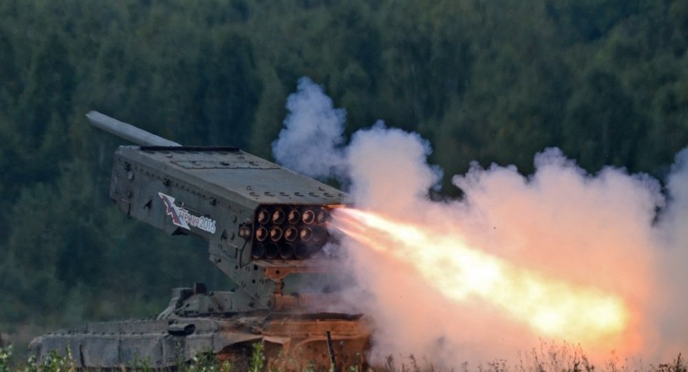俄军方在“西方”演习期间首次联合使用布雷车和重型喷火系统