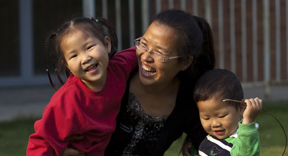 中国政府将出台三孩生育政策