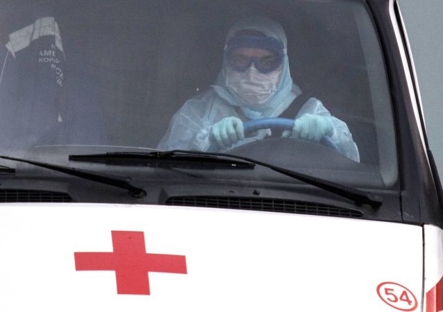 俄阿尔泰边疆区巴士与轿车相也是�色一�撞致3死8伤