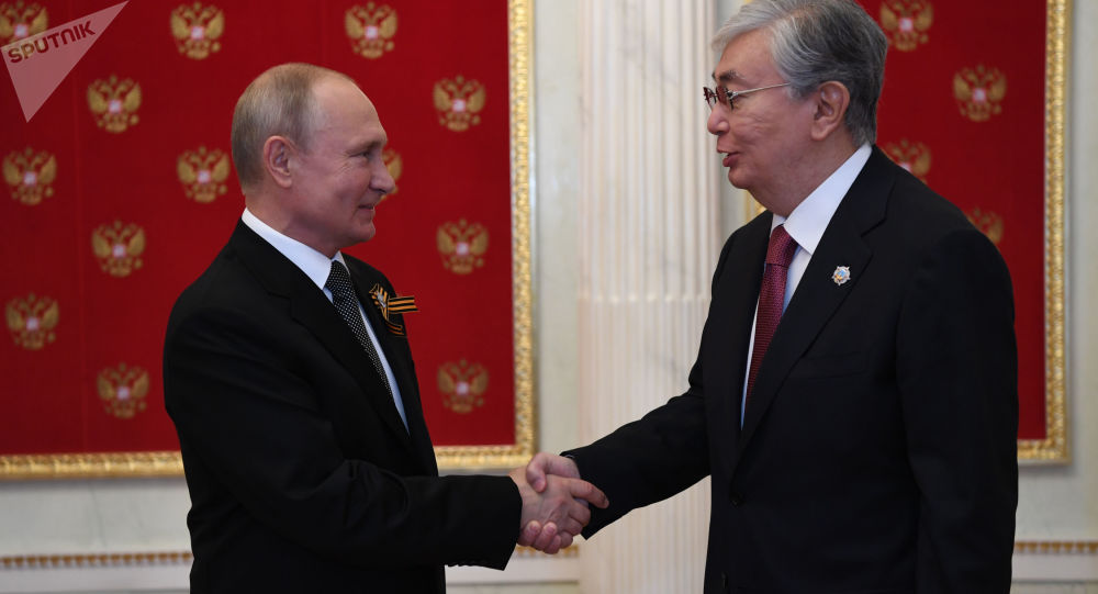 普京与哈萨克斯坦总统通电话讨论双边合作问题